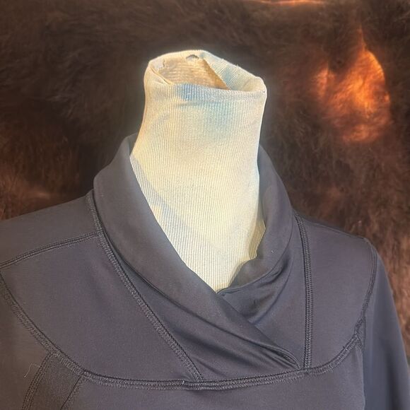 Lululemon top 8 (2625) - Picture 2 of 7